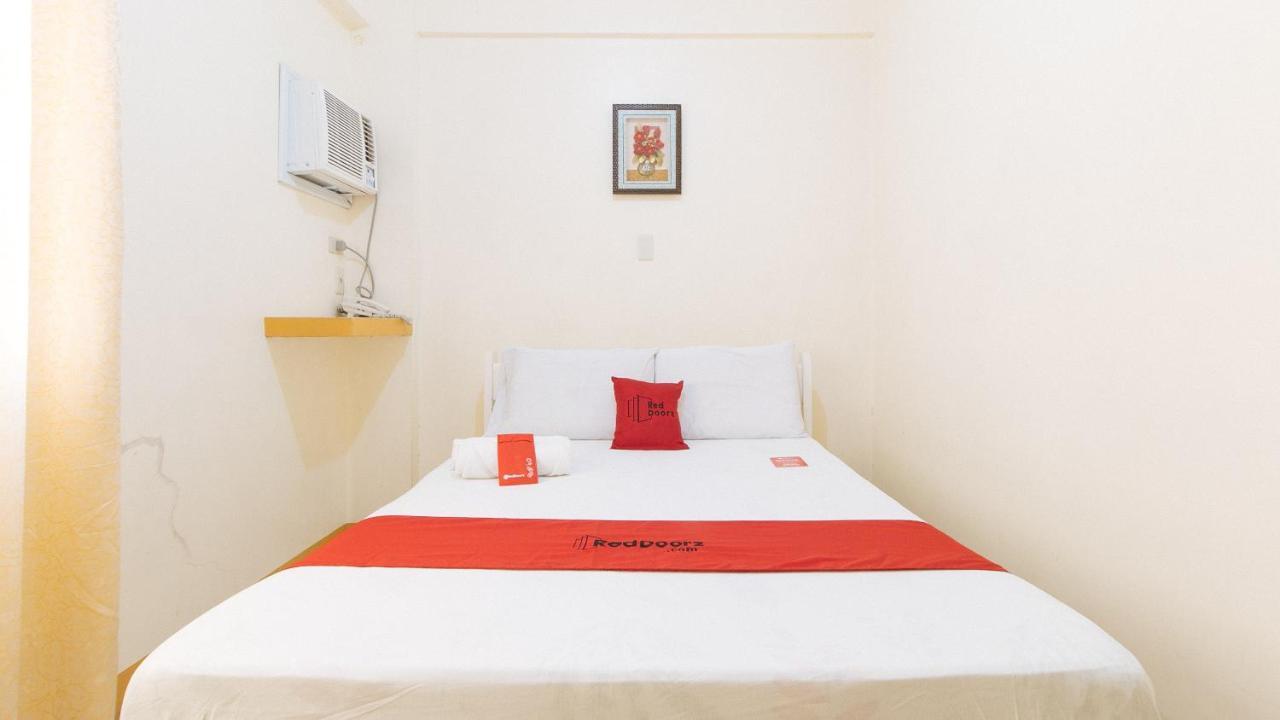 RedDoorz @ Golden Skye Hotel Guagua Exterior foto