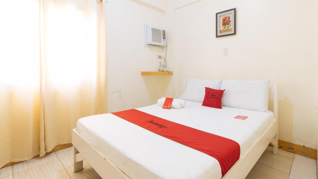 RedDoorz @ Golden Skye Hotel Guagua Exterior foto