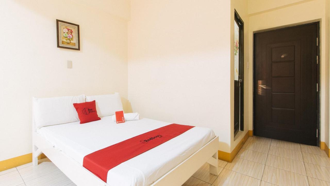 RedDoorz @ Golden Skye Hotel Guagua Exterior foto
