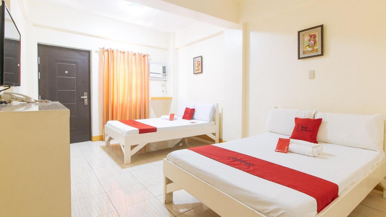 RedDoorz @ Golden Skye Hotel Guagua Exterior foto