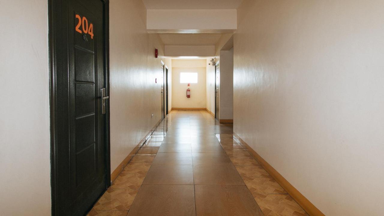 RedDoorz @ Golden Skye Hotel Guagua Exterior foto